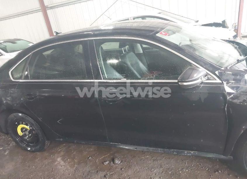 Photo 14 of 2018 Volkswagen Passat 2.0T SE (VIN 1VWBA7A38JC032988)