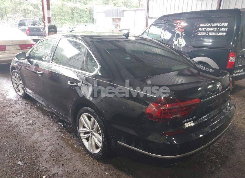Photo 3 of 2018 Volkswagen Passat 2.0T SE (VIN 1VWBA7A38JC032988)