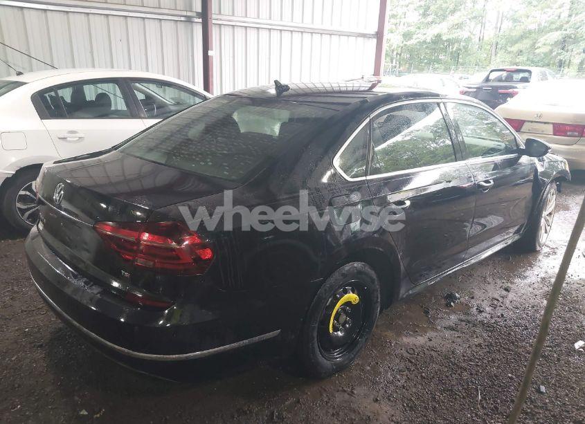 Photo 4 of 2018 Volkswagen Passat 2.0T SE (VIN 1VWBA7A38JC032988)