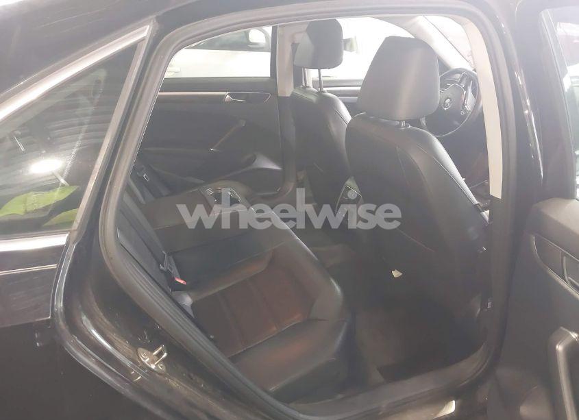 Photo 8 of 2018 Volkswagen Passat 2.0T SE (VIN 1VWBA7A38JC032988)