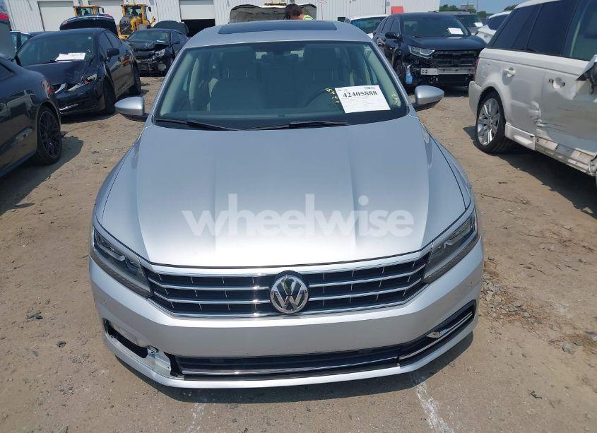 Photo 12 of 2018 Volkswagen Passat 2.0T SE (VIN 1VWBA7A38JC040945)
