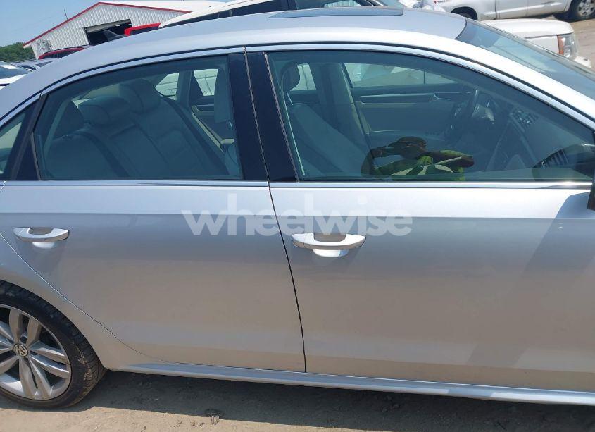 Photo 13 of 2018 Volkswagen Passat 2.0T SE (VIN 1VWBA7A38JC040945)