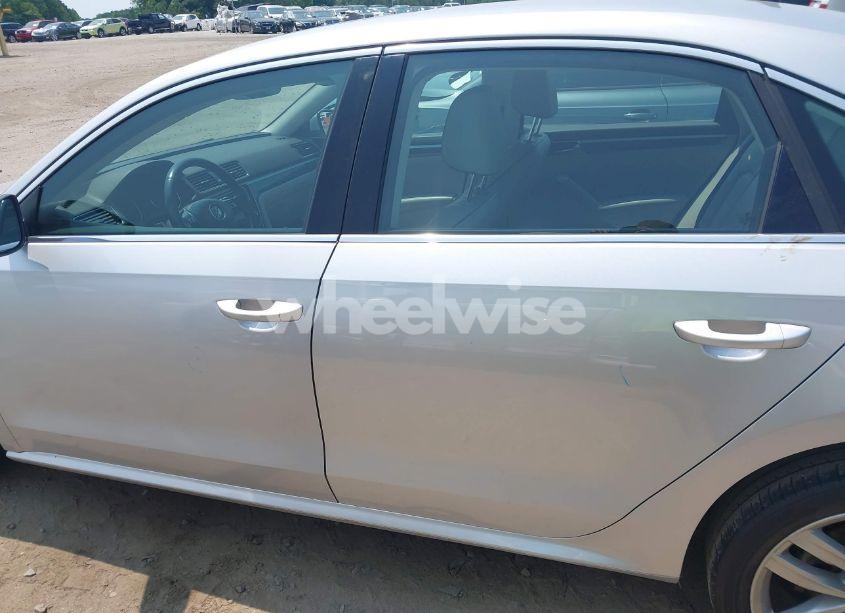 Photo 14 of 2018 Volkswagen Passat 2.0T SE (VIN 1VWBA7A38JC040945)