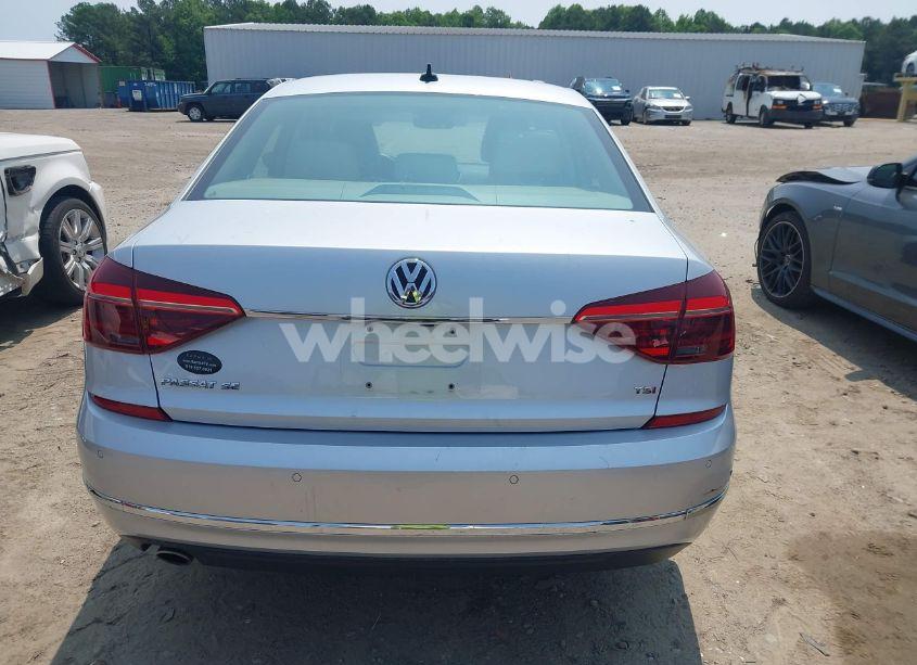 Photo 16 of 2018 Volkswagen Passat 2.0T SE (VIN 1VWBA7A38JC040945)