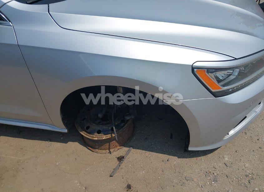 Photo 17 of 2018 Volkswagen Passat 2.0T SE (VIN 1VWBA7A38JC040945)