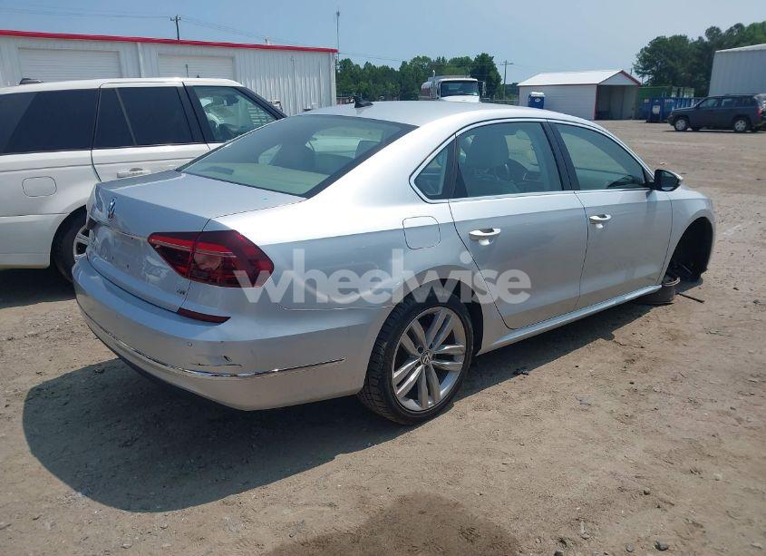 Photo 4 of 2018 Volkswagen Passat 2.0T SE (VIN 1VWBA7A38JC040945)