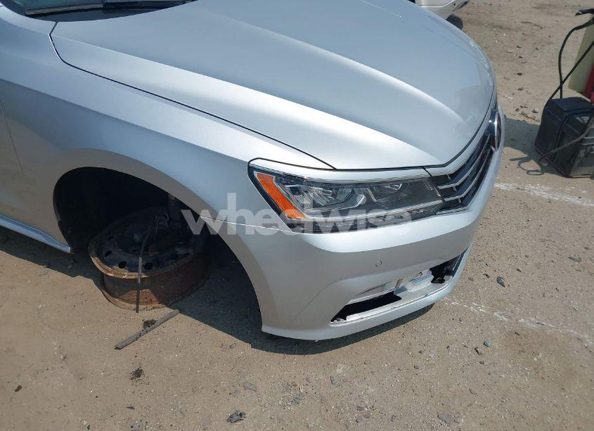 Photo 6 of 2018 Volkswagen Passat 2.0T SE (VIN 1VWBA7A38JC040945)