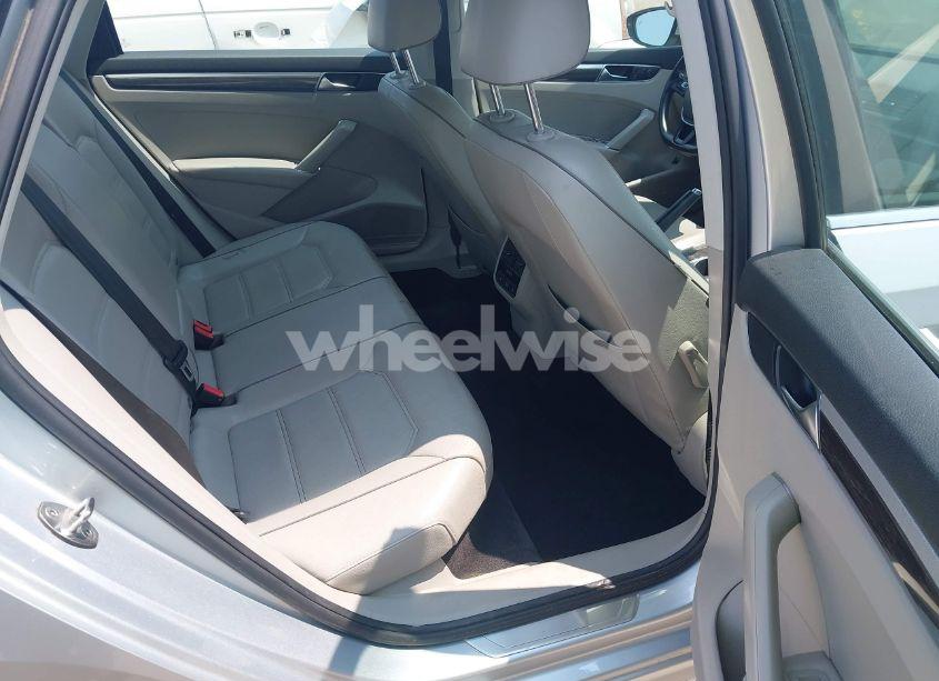 Photo 8 of 2018 Volkswagen Passat 2.0T SE (VIN 1VWBA7A38JC040945)