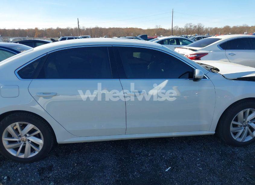 Photo 14 of 2018 Volkswagen Passat 2.0T SE (VIN 1VWBA7A38JC041870)