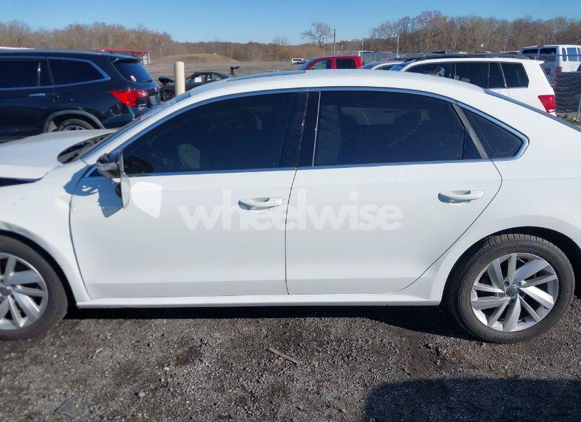 Photo 15 of 2018 Volkswagen Passat 2.0T SE (VIN 1VWBA7A38JC041870)