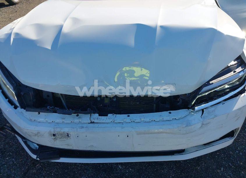 Photo 6 of 2018 Volkswagen Passat 2.0T SE (VIN 1VWBA7A38JC041870)