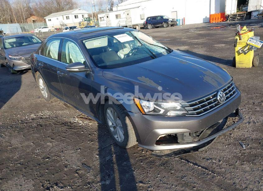 2018 Volkswagen Passat 2.0T SE (VIN 1VWBA7A39JC021949) main photo