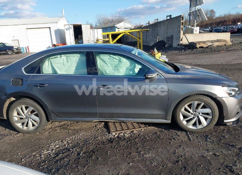 Photo 13 of 2018 Volkswagen Passat 2.0T SE (VIN 1VWBA7A39JC021949)