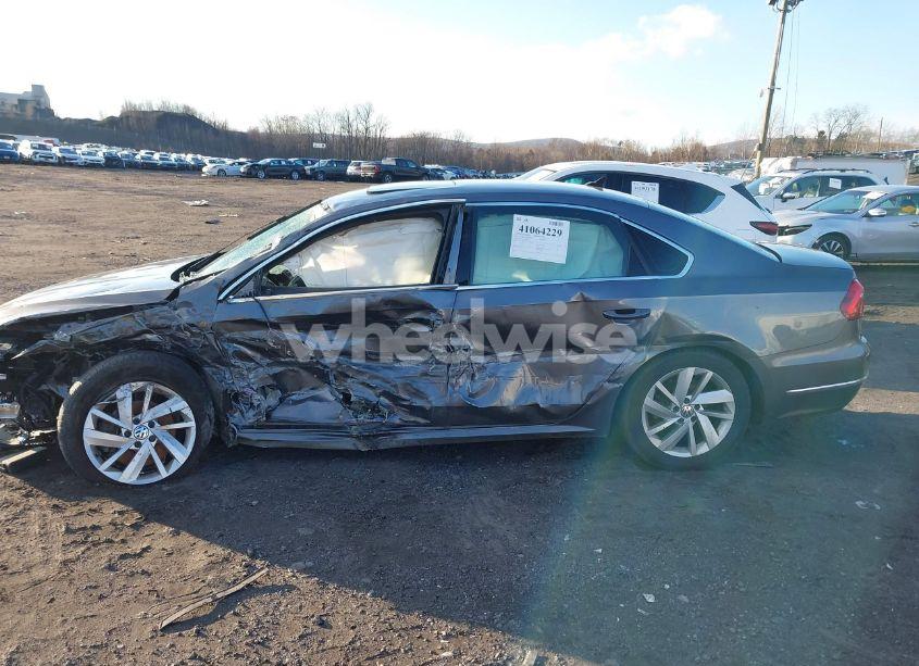 Photo 14 of 2018 Volkswagen Passat 2.0T SE (VIN 1VWBA7A39JC021949)