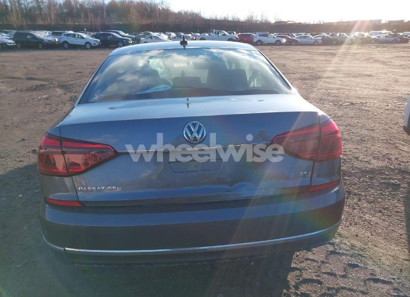 Photo 16 of 2018 Volkswagen Passat 2.0T SE (VIN 1VWBA7A39JC021949)