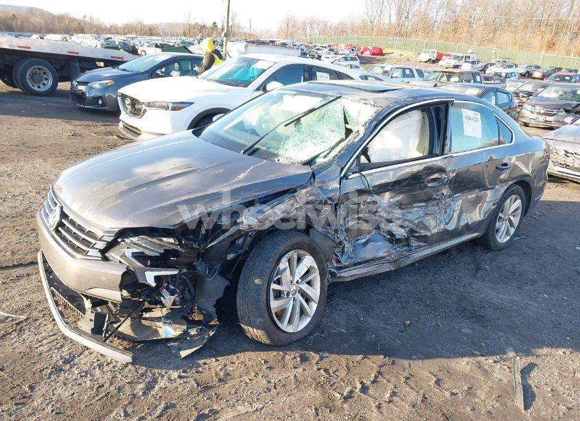 Photo 2 of 2018 Volkswagen Passat 2.0T SE (VIN 1VWBA7A39JC021949)