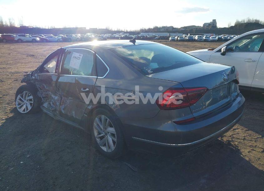 Photo 3 of 2018 Volkswagen Passat 2.0T SE (VIN 1VWBA7A39JC021949)