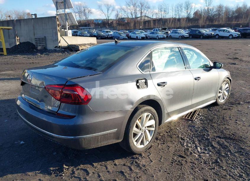 Photo 4 of 2018 Volkswagen Passat 2.0T SE (VIN 1VWBA7A39JC021949)