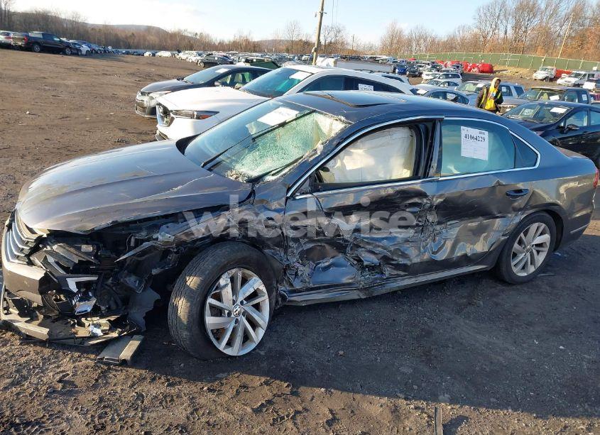 Photo 6 of 2018 Volkswagen Passat 2.0T SE (VIN 1VWBA7A39JC021949)