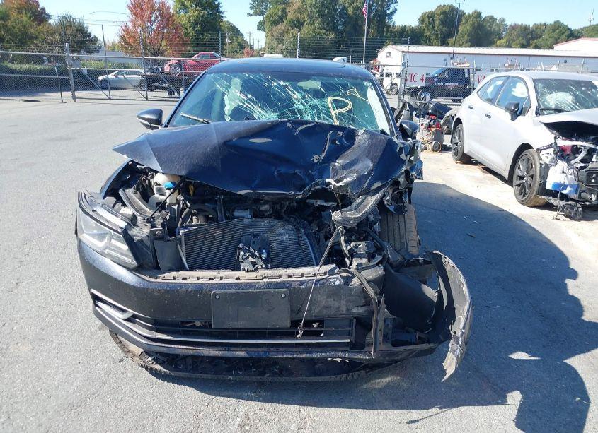 Photo 12 of 2018 Volkswagen Passat 2.0T SE (VIN 1VWBA7A39JC024785)