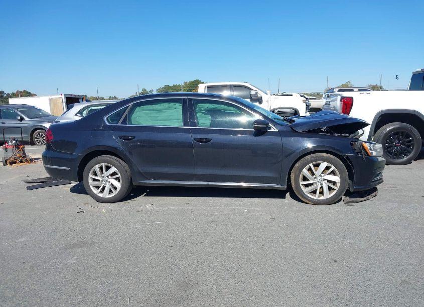 Photo 13 of 2018 Volkswagen Passat 2.0T SE (VIN 1VWBA7A39JC024785)