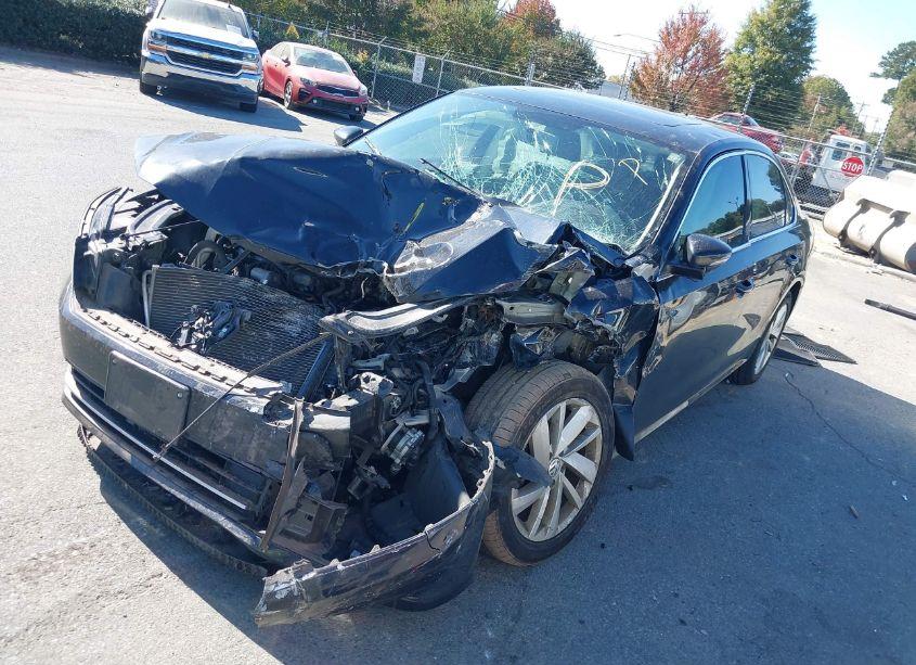 Photo 2 of 2018 Volkswagen Passat 2.0T SE (VIN 1VWBA7A39JC024785)