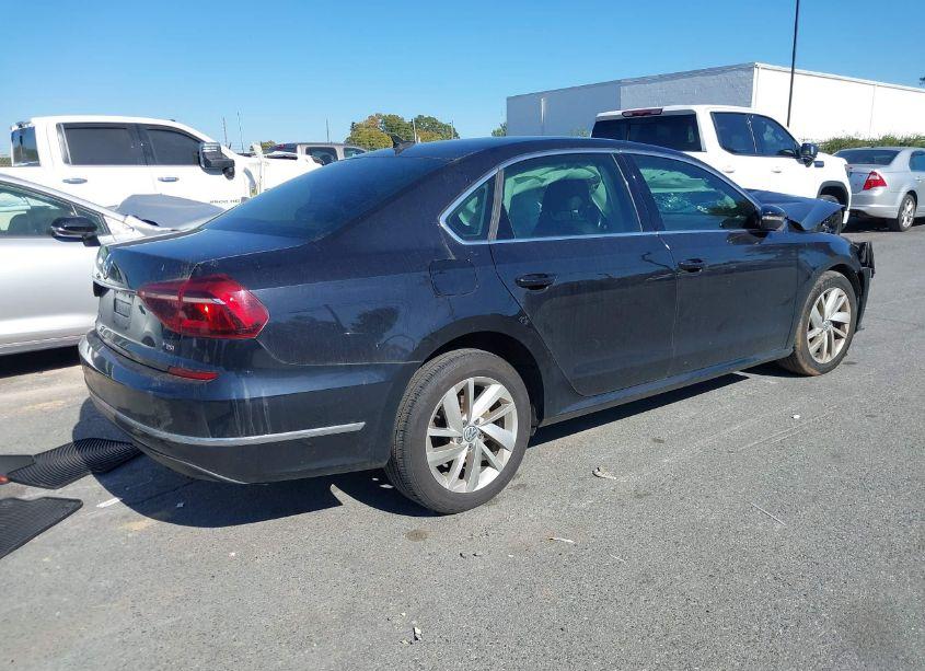 Photo 4 of 2018 Volkswagen Passat 2.0T SE (VIN 1VWBA7A39JC024785)