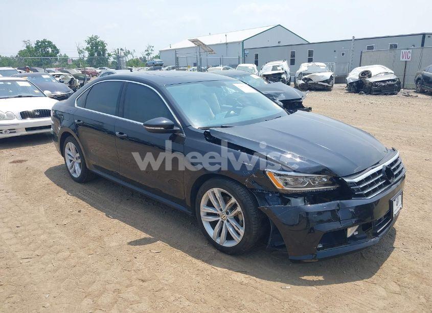 2018 Volkswagen Passat 2.0T SE (VIN 1VWBA7A39JC033051) main photo