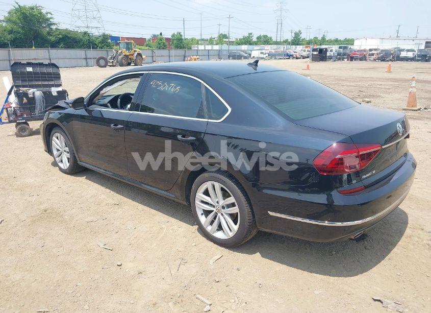 Photo 3 of 2018 Volkswagen Passat 2.0T SE (VIN 1VWBA7A39JC033051)