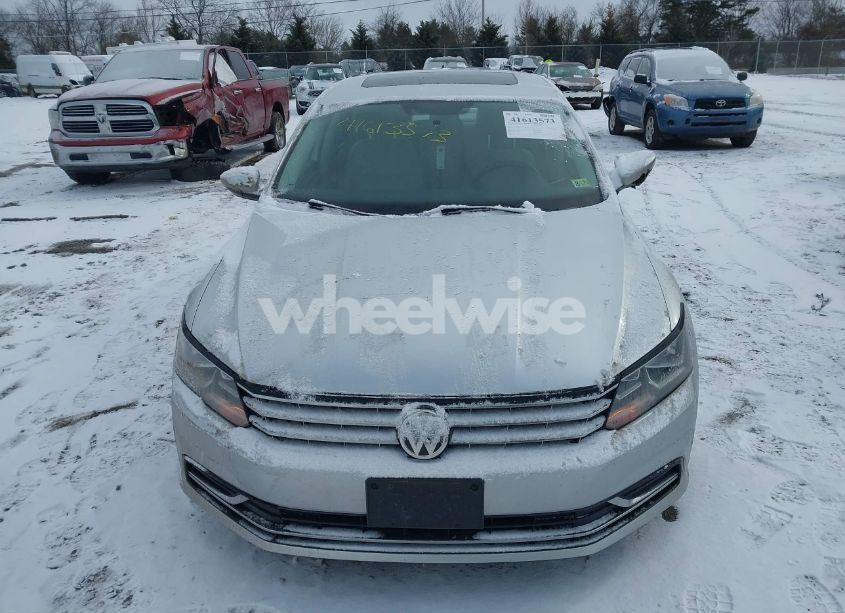 Photo 12 of 2018 Volkswagen Passat 2.0T SE (VIN 1VWBA7A39JC033373)