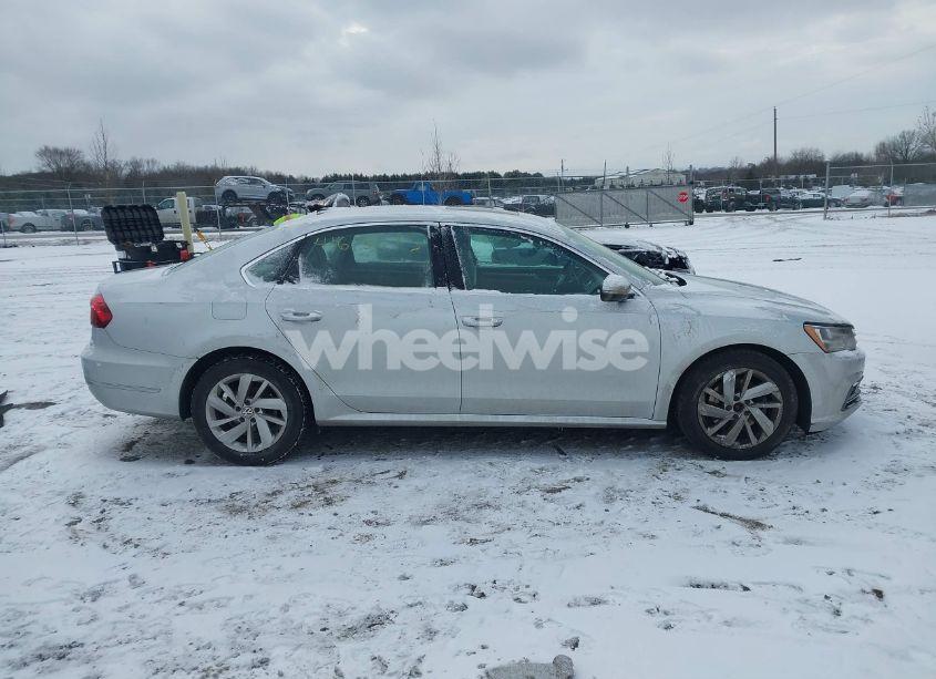 Photo 13 of 2018 Volkswagen Passat 2.0T SE (VIN 1VWBA7A39JC033373)