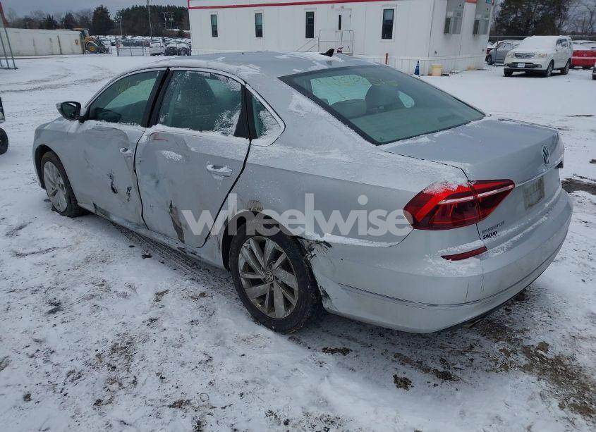 Photo 3 of 2018 Volkswagen Passat 2.0T SE (VIN 1VWBA7A39JC033373)