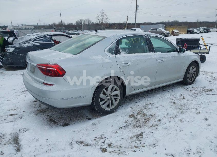 Photo 4 of 2018 Volkswagen Passat 2.0T SE (VIN 1VWBA7A39JC033373)