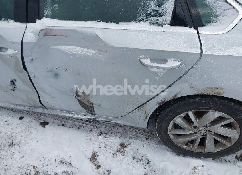 Photo 6 of 2018 Volkswagen Passat 2.0T SE (VIN 1VWBA7A39JC033373)