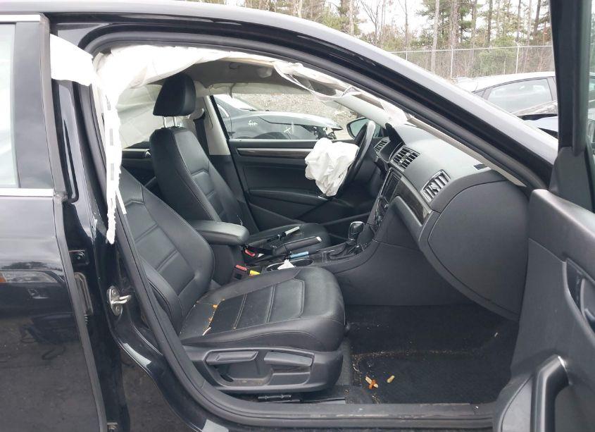 Photo 5 of 2018 Volkswagen Passat 2.0T SE (VIN 1VWBA7A39JC044681)