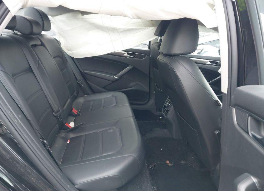 Photo 8 of 2018 Volkswagen Passat 2.0T SE (VIN 1VWBA7A39JC044681)