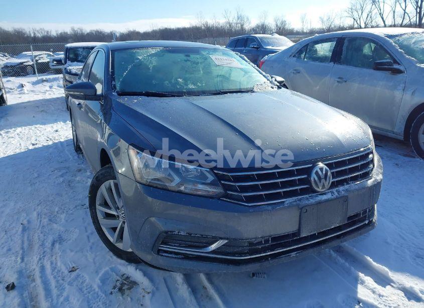 2018 Volkswagen Passat 2.0T SE (VIN 1VWBA7A3XJC041885) main photo