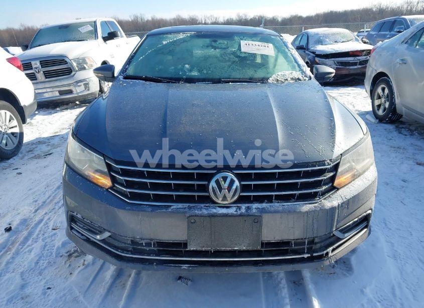 Photo 12 of 2018 Volkswagen Passat 2.0T SE (VIN 1VWBA7A3XJC041885)