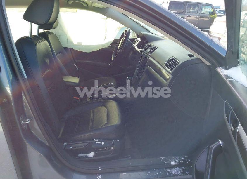 Photo 5 of 2018 Volkswagen Passat 2.0T SE (VIN 1VWBA7A3XJC041885)