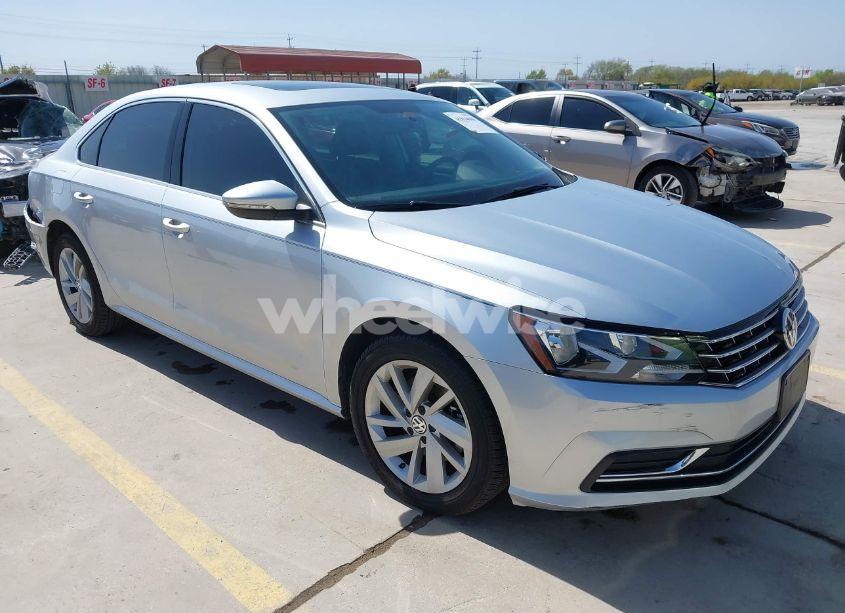 2018 Volkswagen Passat 2.0T SE (VIN 1VWBA7A3XJC045113) main photo