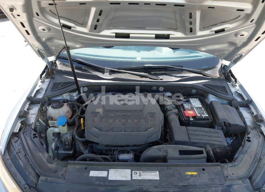Photo 10 of 2018 Volkswagen Passat 2.0T SE (VIN 1VWBA7A3XJC045113)