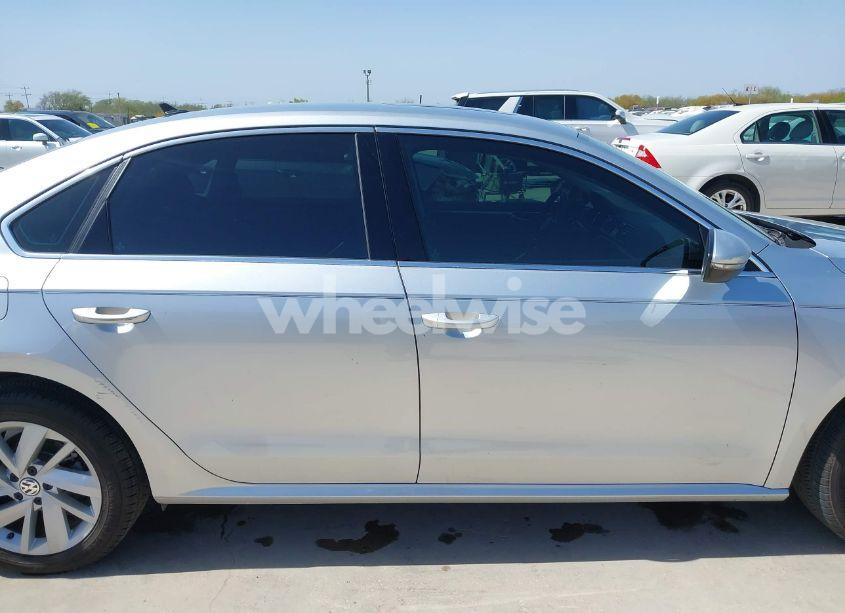 Photo 13 of 2018 Volkswagen Passat 2.0T SE (VIN 1VWBA7A3XJC045113)