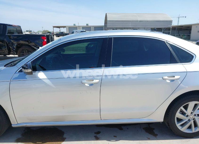 Photo 14 of 2018 Volkswagen Passat 2.0T SE (VIN 1VWBA7A3XJC045113)