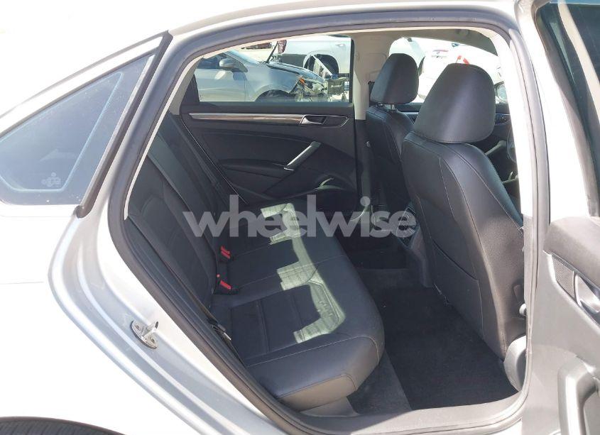 Photo 8 of 2018 Volkswagen Passat 2.0T SE (VIN 1VWBA7A3XJC045113)