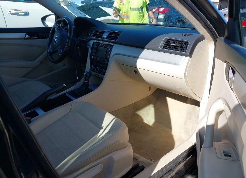 Photo 5 of 2012 Volkswagen Passat 2.5L SE (VIN 1VWBH7A30CC074005)
