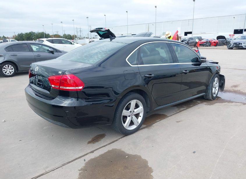 Photo 4 of 2014 Volkswagen Passat 2.5L SE (VIN 1VWBH7A30EC017869)
