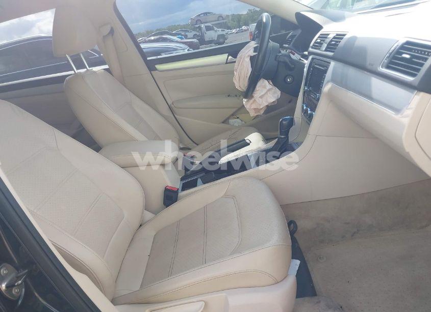 Photo 5 of 2012 Volkswagen Passat 2.5L SE (VIN 1VWBH7A31CC026836)