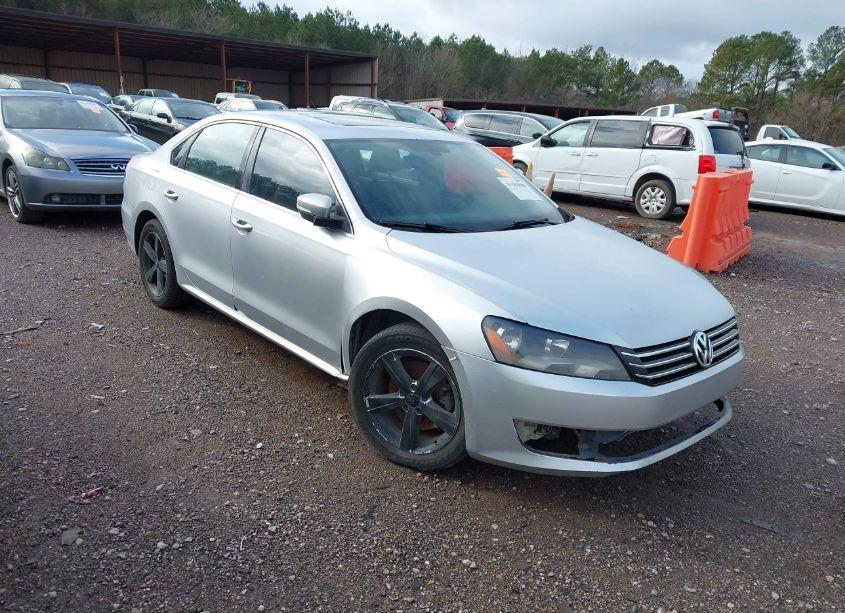 2013 Volkswagen Passat 2.5L SE (VIN 1VWBH7A32DC011408) main photo