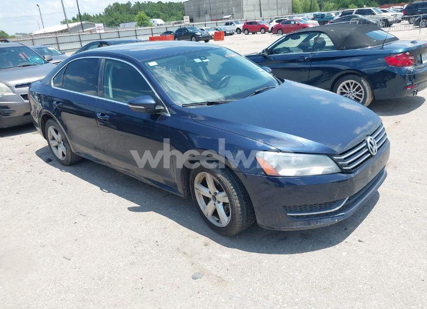 2012 Volkswagen Passat 2.5L SE (VIN 1VWBH7A33CC017183) main photo