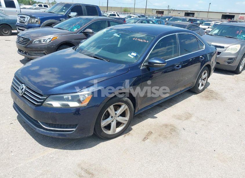 Photo 2 of 2012 Volkswagen Passat 2.5L SE (VIN 1VWBH7A33CC017183)